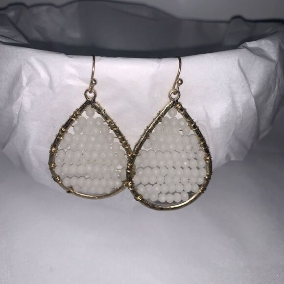 Marlyn Schiff Beaded White Crystal Earrings Tear Drop Dangle Gold Cream Wired - Picture 8 of 8